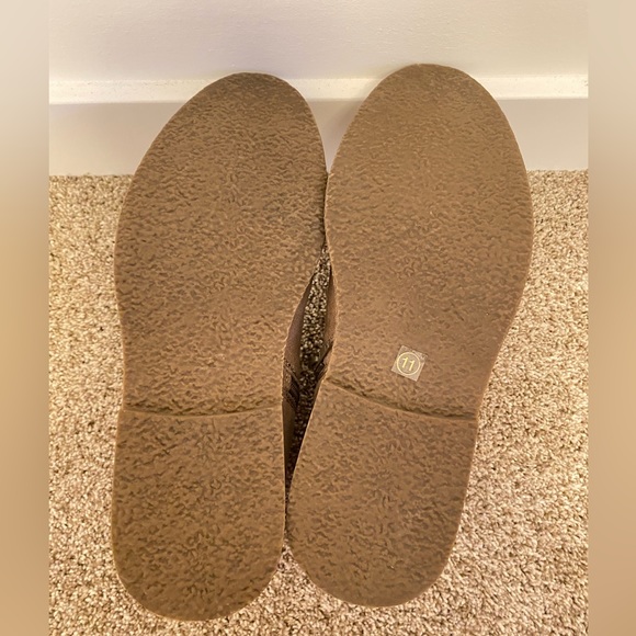 NWOT STEVE MADDEN Sand Suede Chelsea Boots - Picture 8 of 9